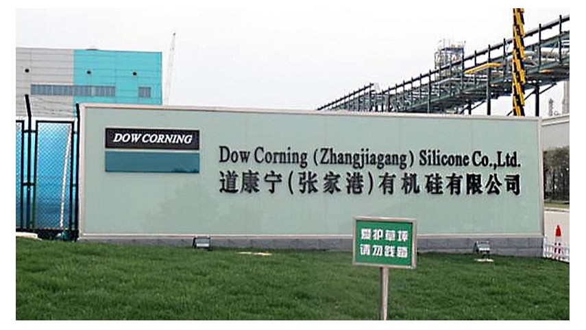 張家港道康寧使用薩都固定奇擋煙垂壁、特級(jí)防火卷簾門